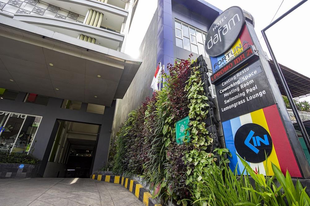 Hotel Fortunagrande Seturan Yogyakarta Maguwo Zewnętrze zdjęcie