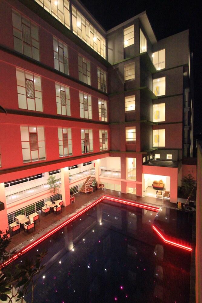 Hotel Fortunagrande Seturan Yogyakarta Maguwo Zewnętrze zdjęcie